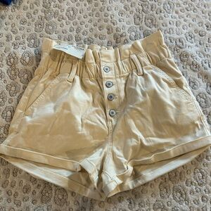 NWT Arizona Jean Company Cream High Waist Mom Shorts Size Juniors 9